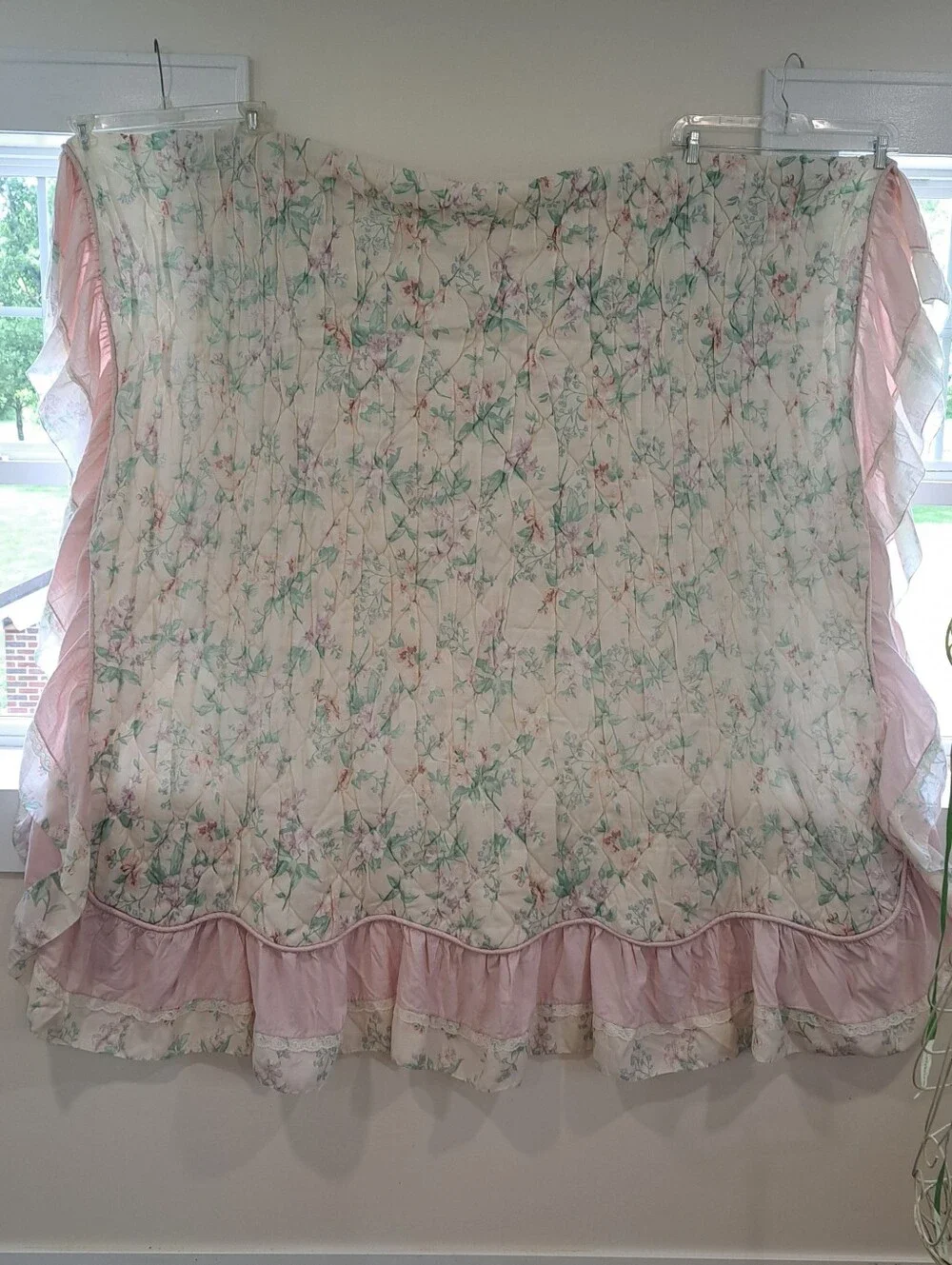 Vtg. Grannycore Floral Ruffled Cottagecore Fairycore Twin Size Bed Spread.